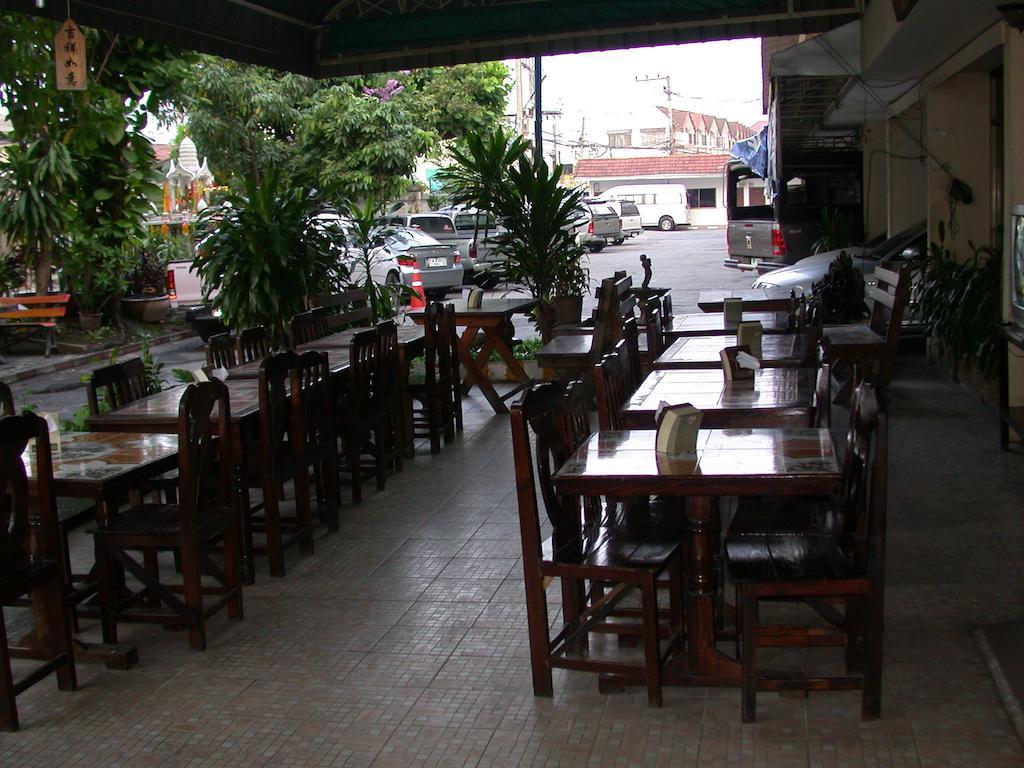 Inthanin Hotel Chiang Mai Exterior photo